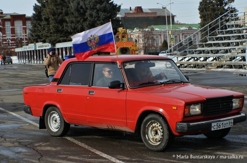 Патриотический авто флешмоб, Саратов, Театральная площадь, 01 марта 2015 года