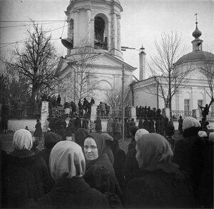 Подъём колокола на Владимирскую церковь