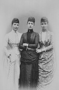 1888. Александра Датская, императрица Мария Фёдоровна и Тира, принцесса Датская