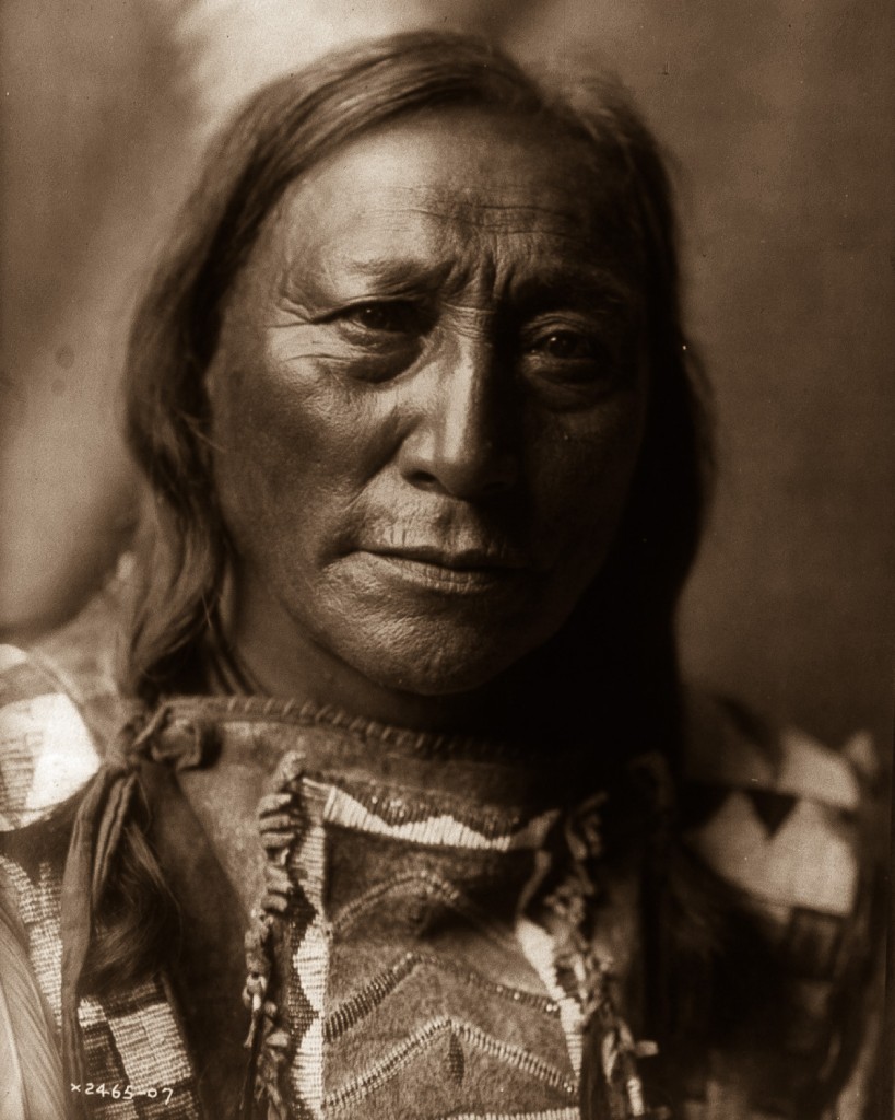 1907 год. Индеец Полый Рог Медведь племени брюле.