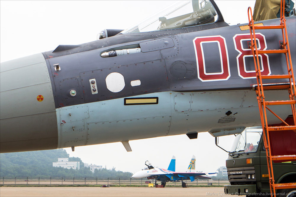 SU-35S فى معرض الصين للطيران 2014 0_cd8fe_512db023_orig