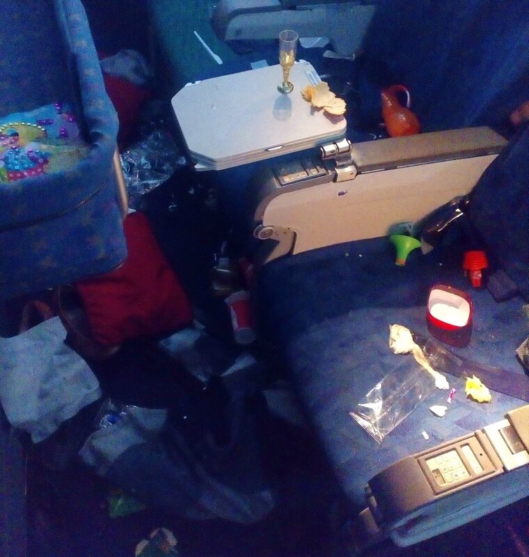 Летели неряхи, ели хрючево на рейсе умирающего Трансаэро IMG_20151011_170522.jpg