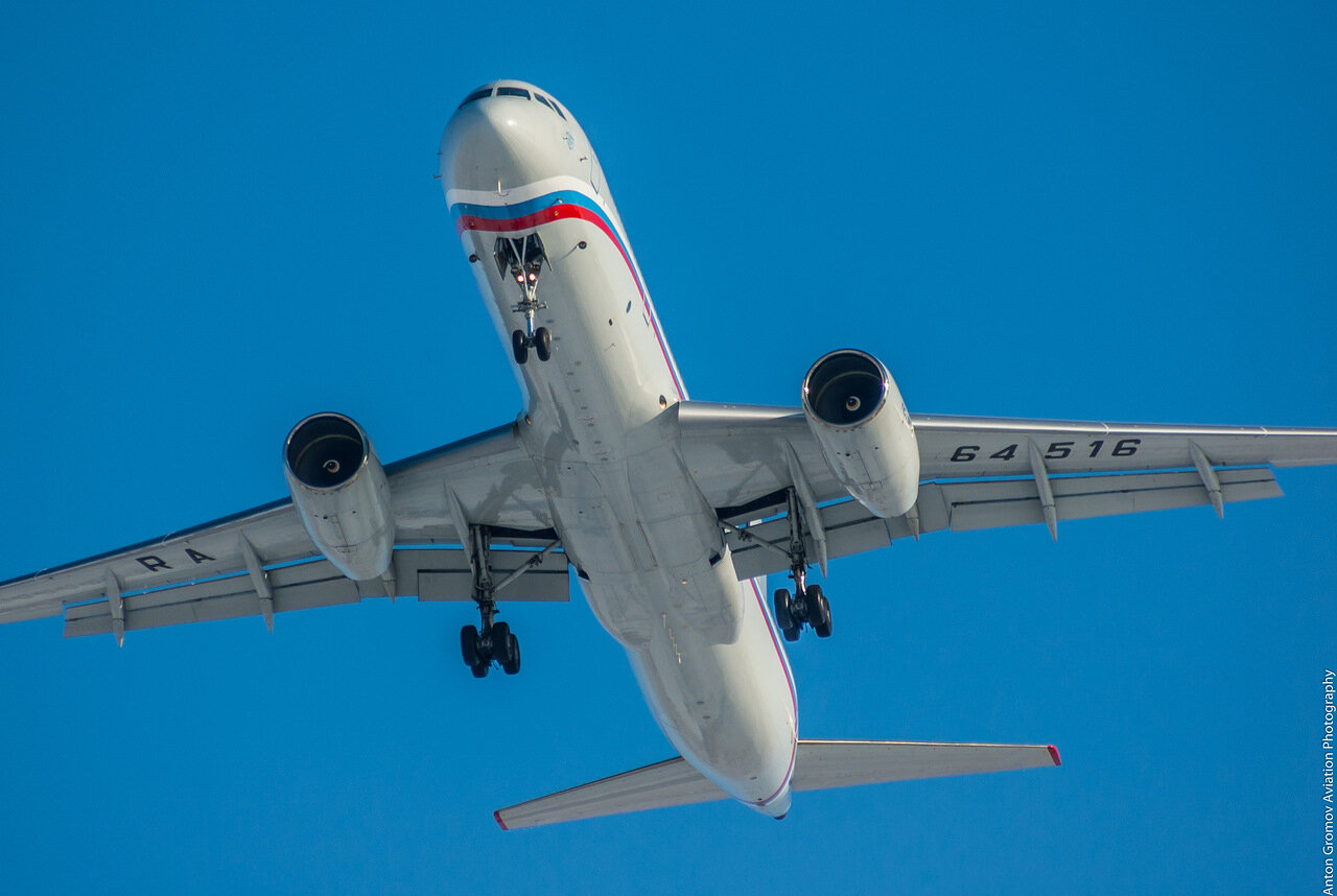 Сколько ту 214. Ту-214ср самолёт. Ту 214 64516. Ту-214р самолёт-разведчик. Ту-214 пассажирский самолёт.