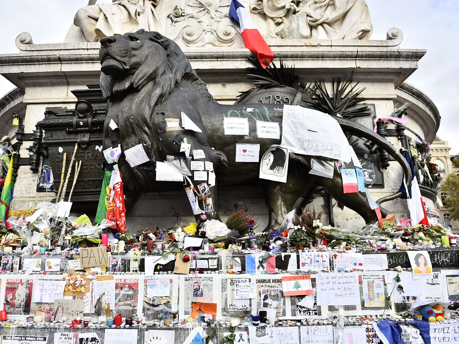 Париж после терактов.png