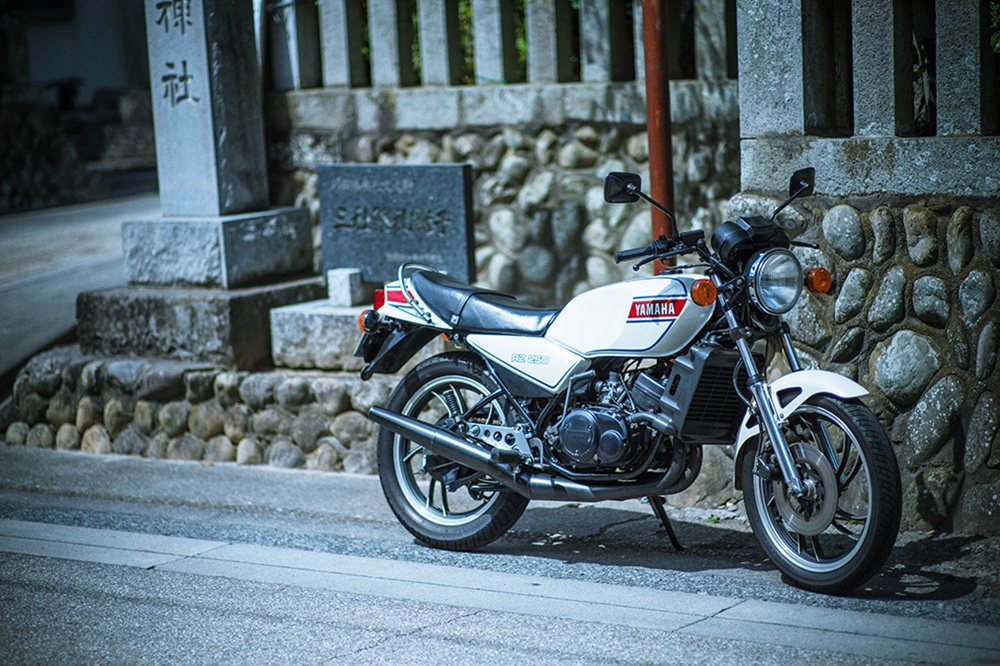 Мотоцикл Yamaha XSR900 Authentic (фото)