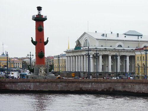 Ростральная колонна и Здание Биржи в Санкт-Петербурге