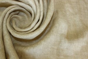 ИВЗ215 ПРОДАНО остаток 0,85м 950руб-м Двойная двусторонняя костюмно-плательная ткань(лен 50%,хб50%),цвет бежево-молочный,состоит из двух тканей соединенных между собой,ткань мягкая,приятная,для летнего пальто,жакета,юбки,платья,шир1,55м
