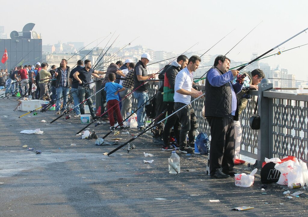 Istanbul. Galatian bridge. Fishermen