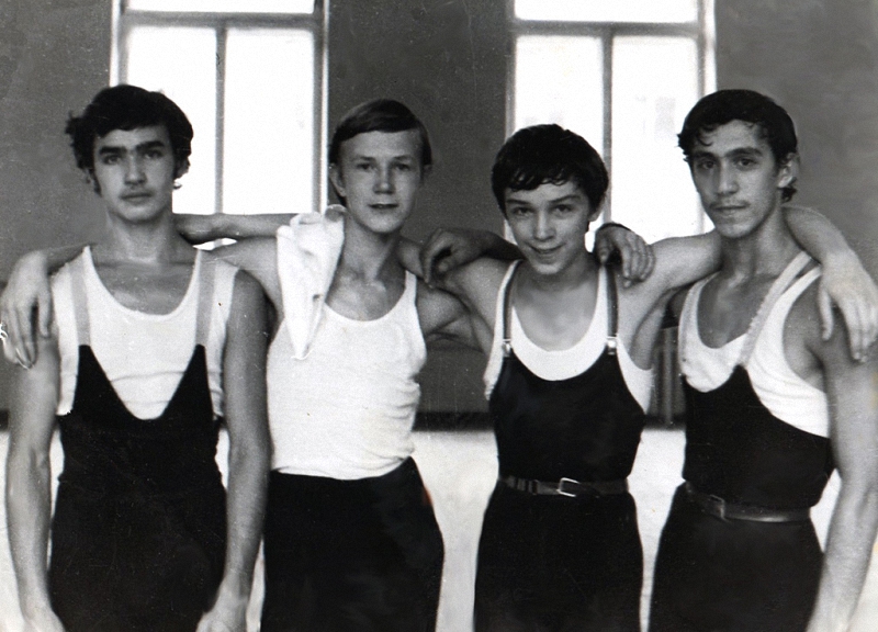 Молчаливый любовник Misha Барышников, Baryshnikov, Mikhail, Михаил, Лайза, жизни, Миннелли, Джессика, Leibovitz, своих, Барышникова, Annie, только, всегда, роман, русские, Минелли, времени, Эрика, совершенно