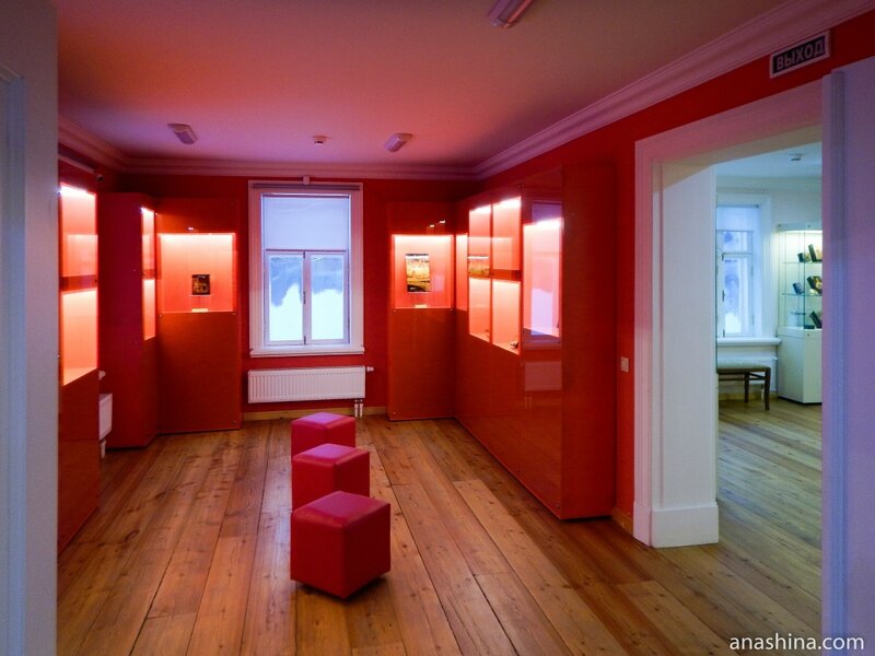 "Красная комната" - шедевры федоскинской лаковой миниатюры XX века
