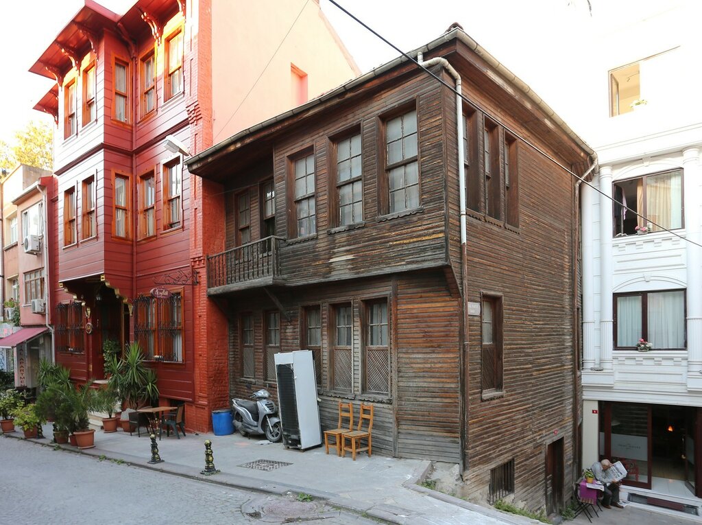 Istanbul. Alemdar Quarter)