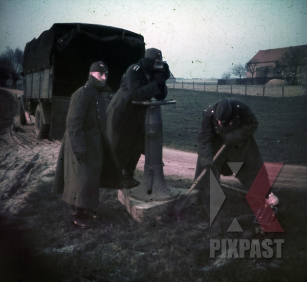 stock-photo-dunkirk-france-winter-1940-luftwaffe-flak-soldiers-shovel-aircraft-viewer-winter-boots-jacket-9717.jpg