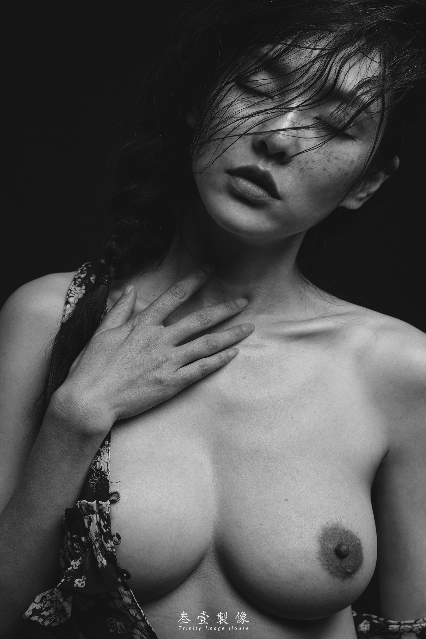 фото женщины с необычными грудями фото 12
