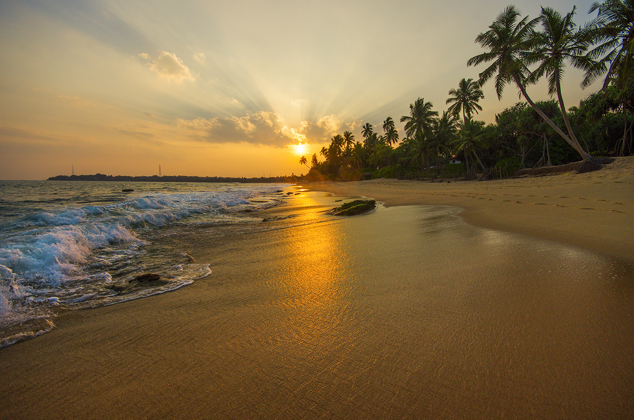 Берег шри ланки. Тангалле Шри Ланка. Тангалле Шри Ланки закат. Лагуна Тангалле. Тангалле Шри Ланка море и пляж.