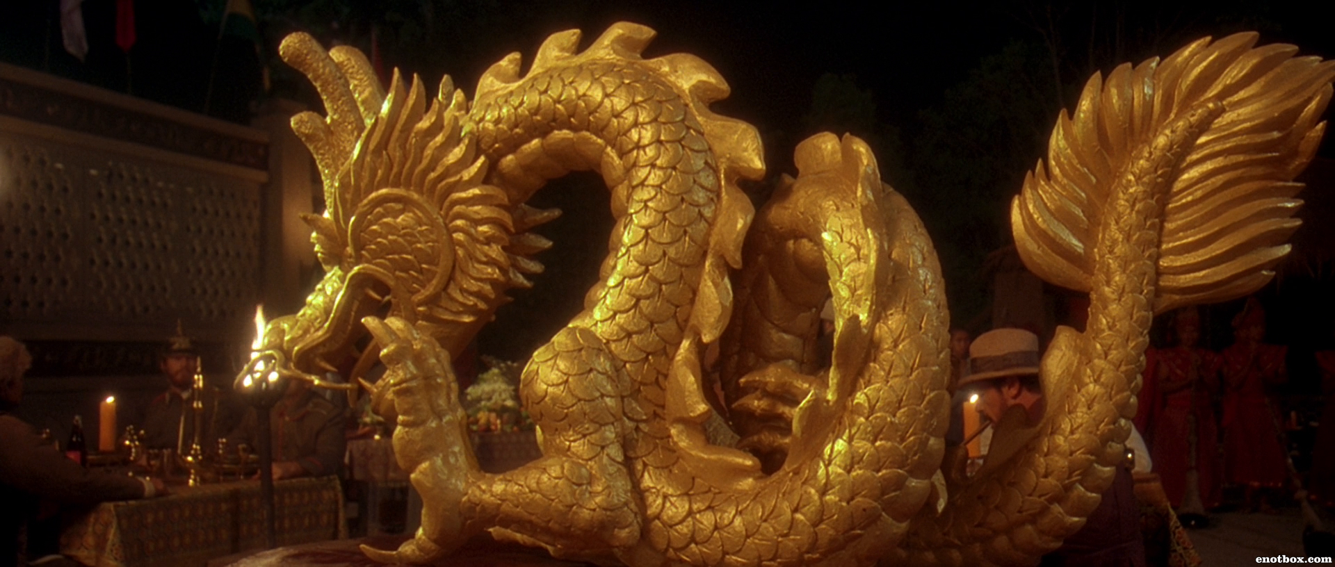 Ван Дамм золотой дракон. В поисках приключений золотой дракон.