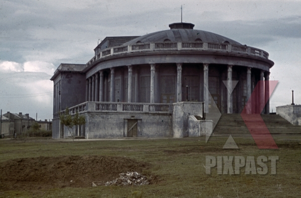 stock-photo-culture-palace-at-the-puschkin-park-in-kramatorsk-ukraine-1942-11442.jpg