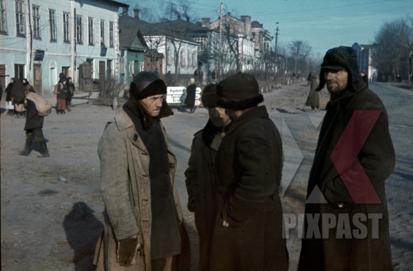 stock-photo-ochtyrka-ukraine-winter-1941-street-ul-oktyabrskaya-behind-government-building-rayonnyy-dom-kultury-12127.jpg