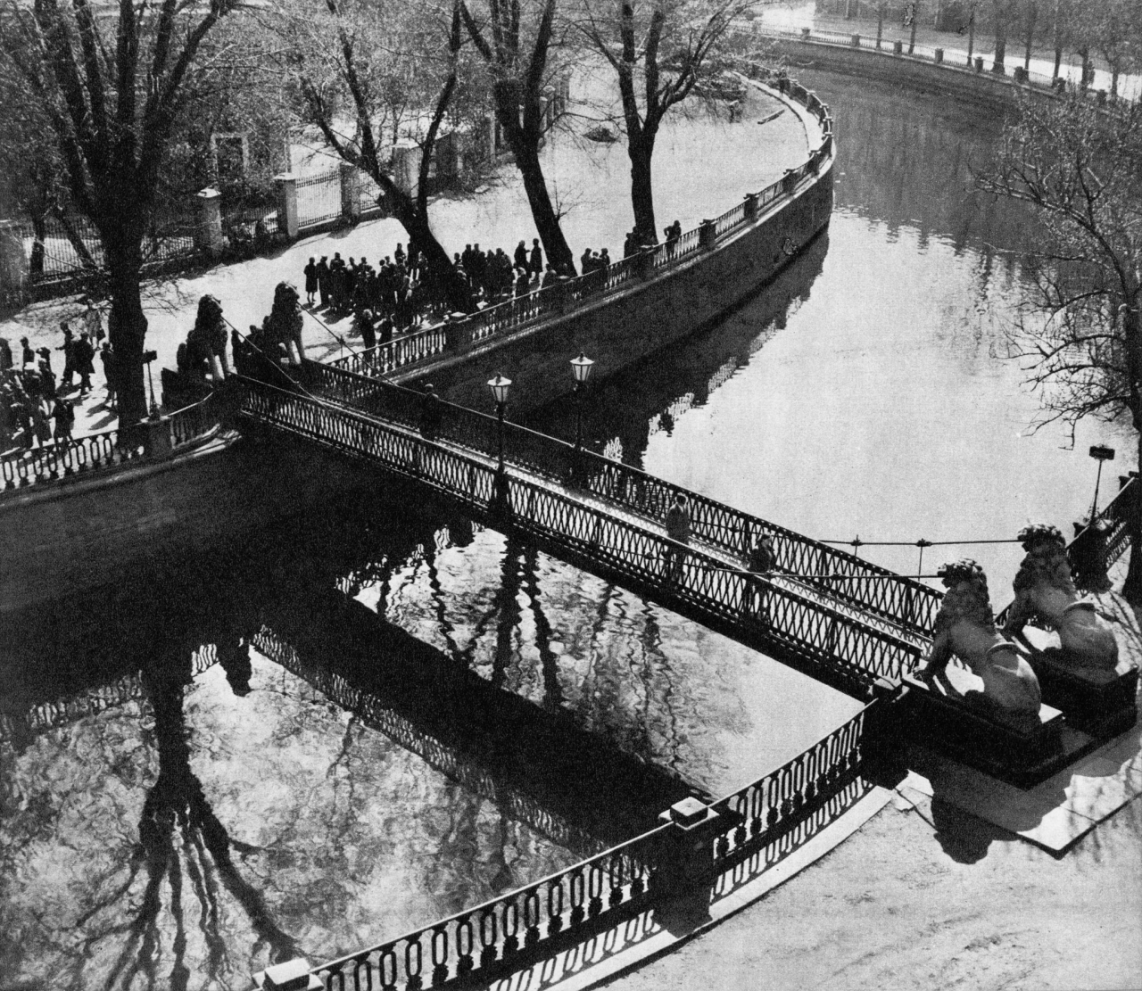 Львиный мост на канале Грибоедова / Lions' Bridge over Griboyedov Canal