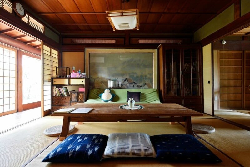 Японские дома купить. Летний домик в японском стиле. Летний японский домик внутри. Летний домик в Японии. Маленький японский домик интерьер.