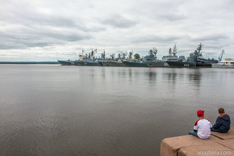 Стоянка кораблей Балтийского флота ВМФ России в Средней гавани, Кронштадт