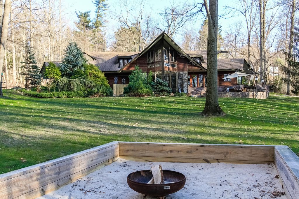 Дом в лесу США, который сейчас продают за $1,1 млн