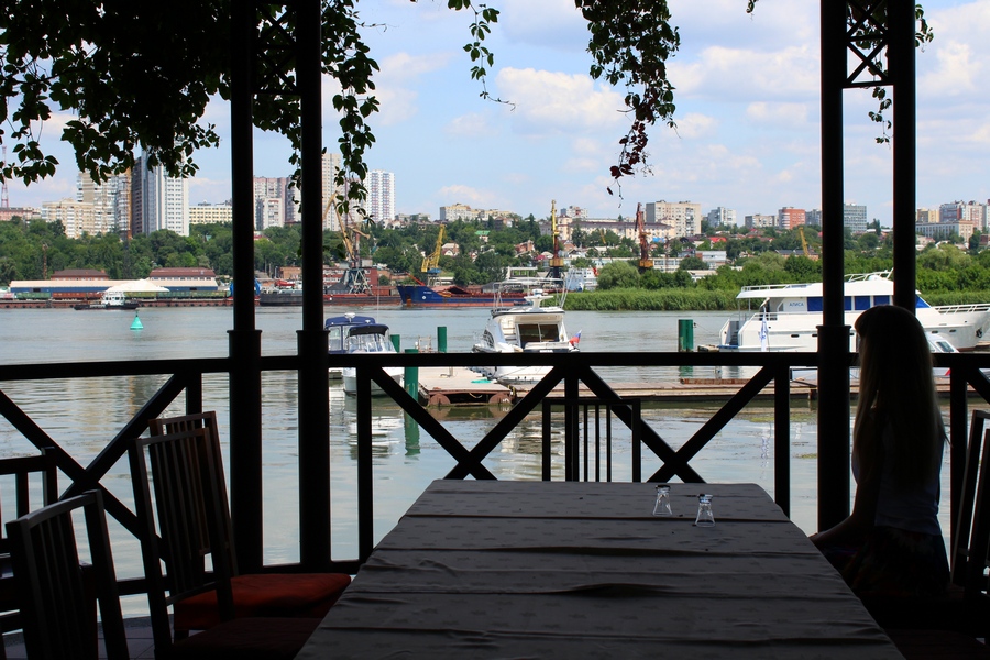 Сайт ресторана река. Ресторан река Волгоград. Ресторан река Волгоград веранда. Ресторан река. Ресторан река Волгоград фото.