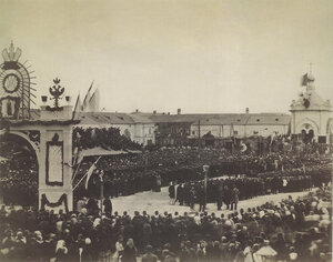  Новобазарная площадь. Молебен по случаю коронации Александра III. 16 мая 1883