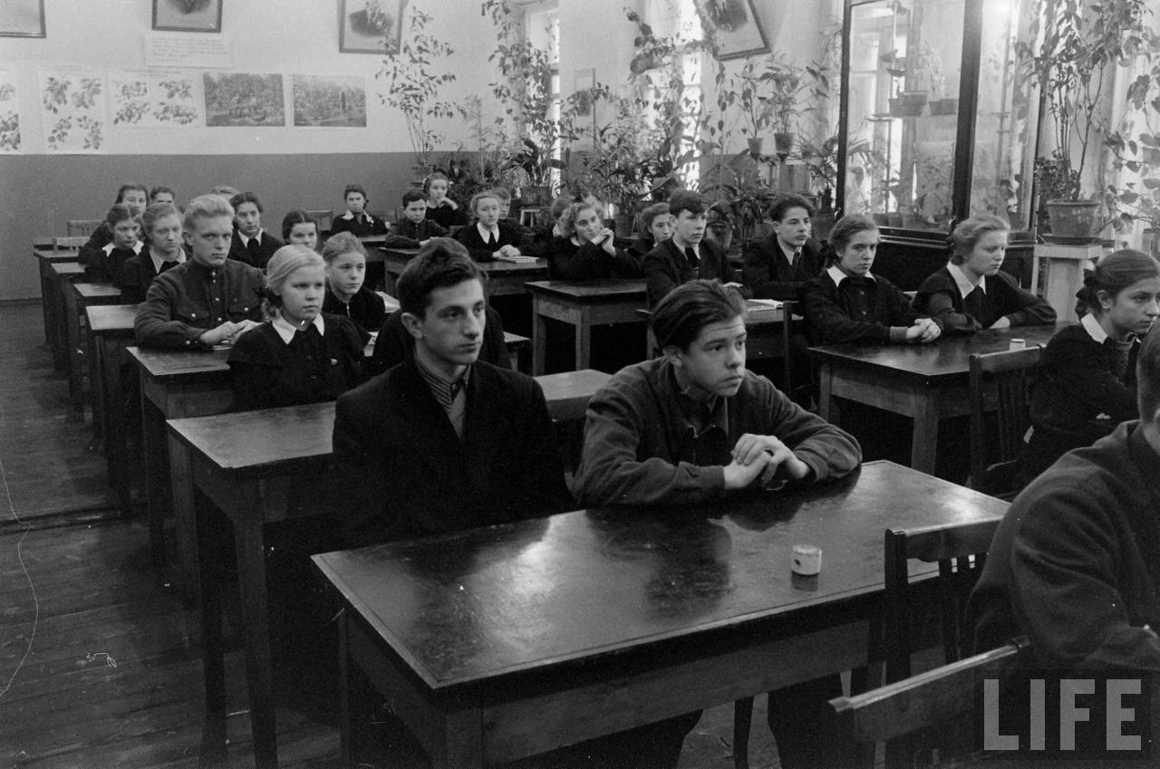 Школа советского человека. Советская школа 1950-е. Школа СССР В 1950 годы. Школа в 50 е годы. Советская школа в 50-е годы.