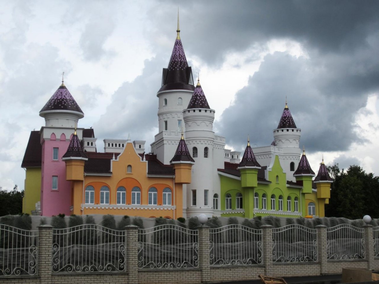 В подмосковном совхозе построили детский сад в виде немецкого замка - Российская газета