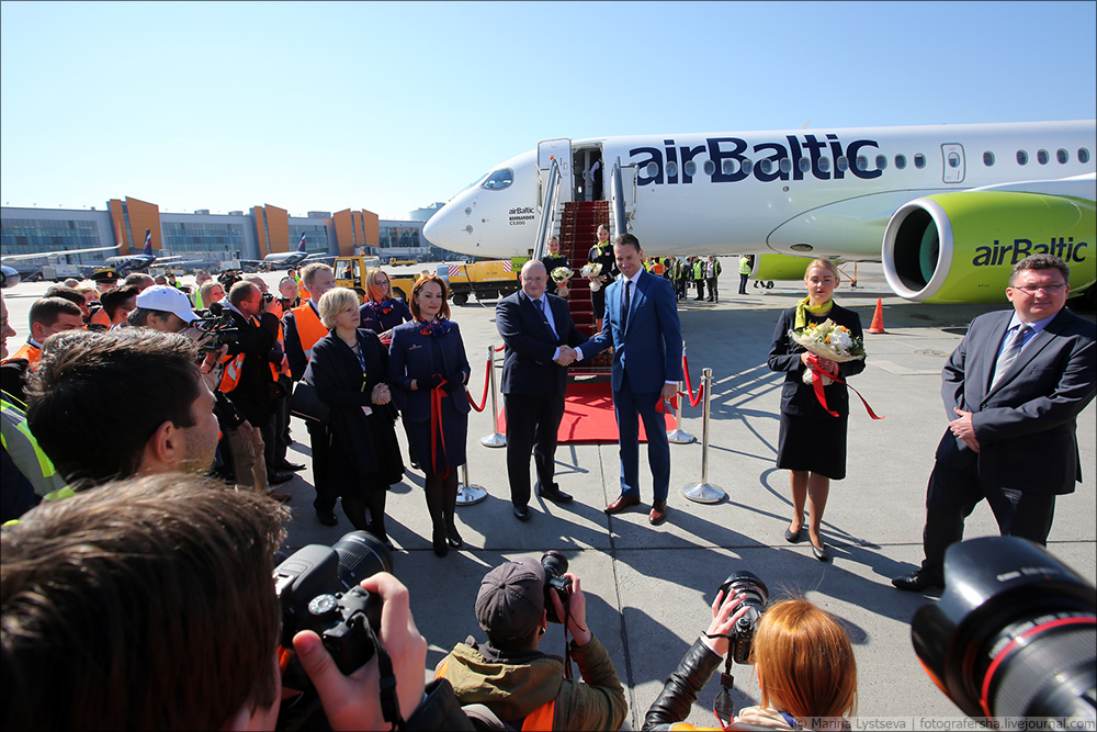 Air Baltic CS300