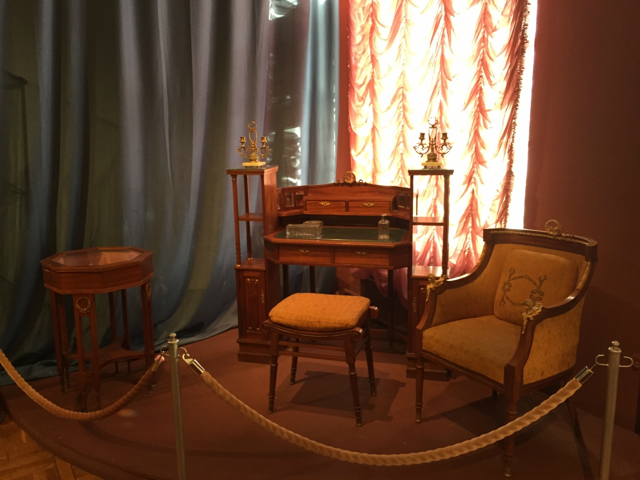 Выставка старинной мебели в музее