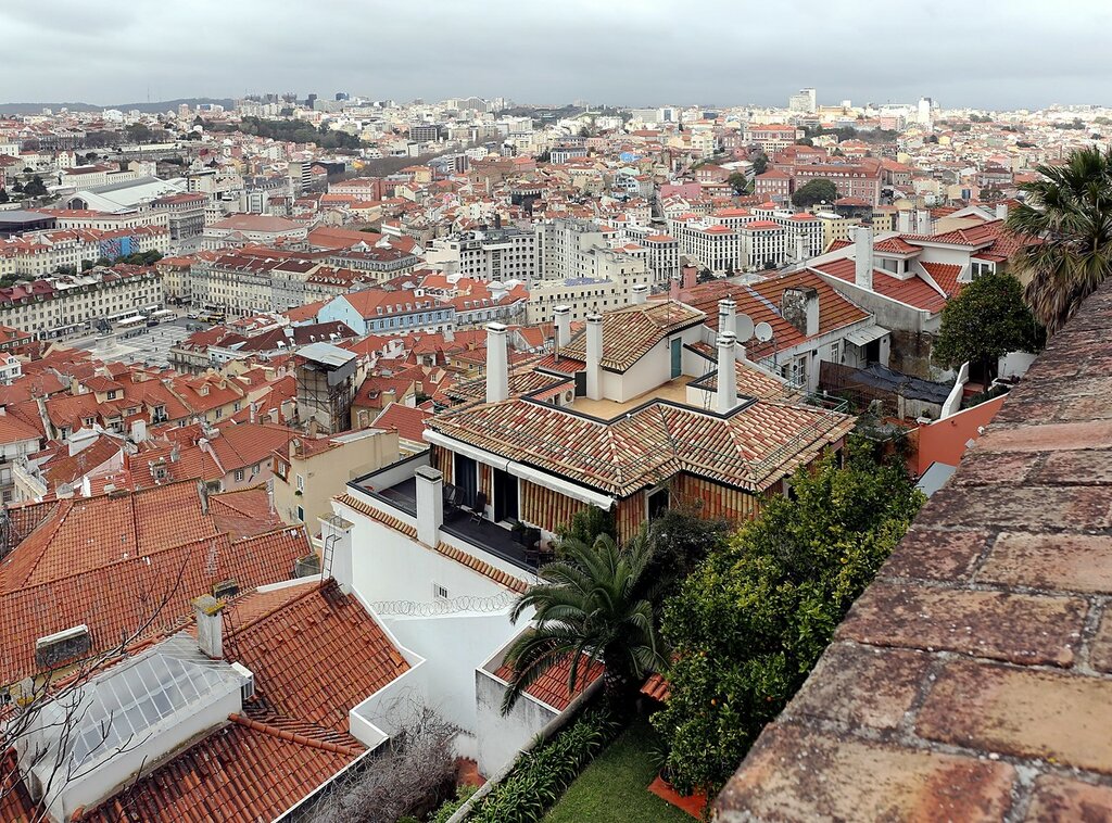 Lisbon. View from Pras de Armas of the castle of Saint George title=