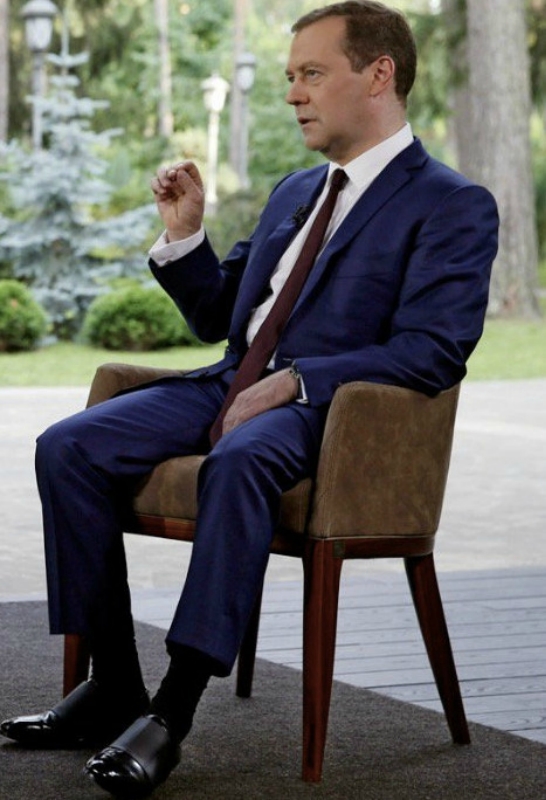 Ботинки Медведева и дырявый носок Порошенко. 2016-07-09_104106.jpg