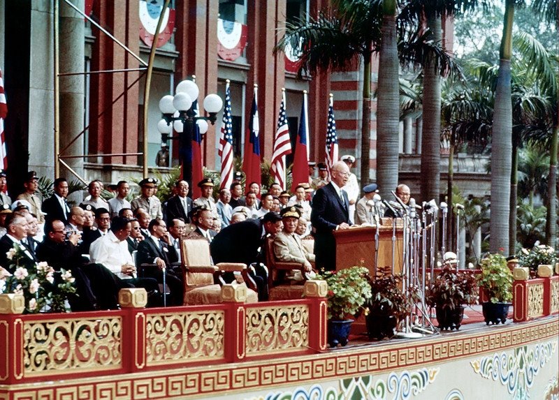1960 Eisenhower in Taipei1.jpg
