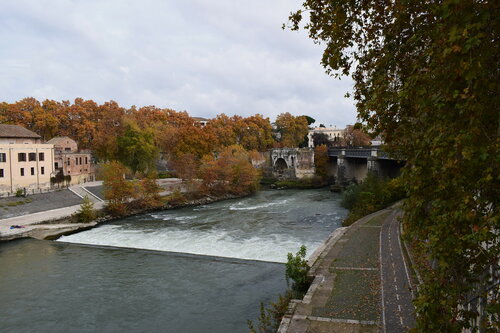 Италия.Рим.Набережная реки Тибр, названная в честь Альбертешти - могущественного благородного семейства.