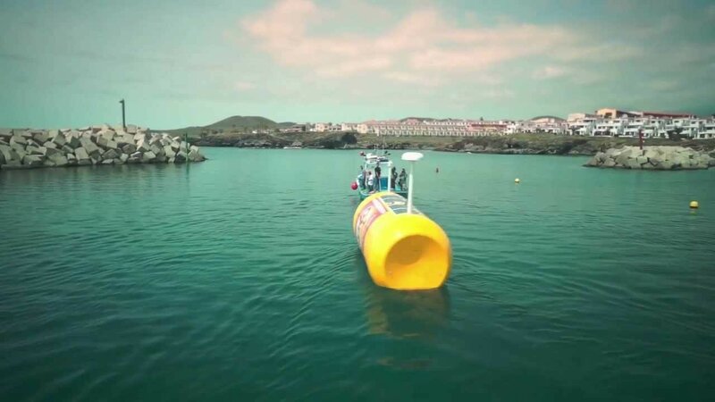 Самая большая бутылка в мире плавает у берегов Норвегии
