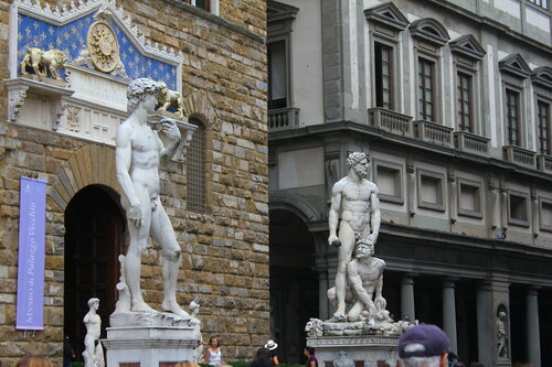 Флоренция. Вход во дворец Палаццо Веккьо,