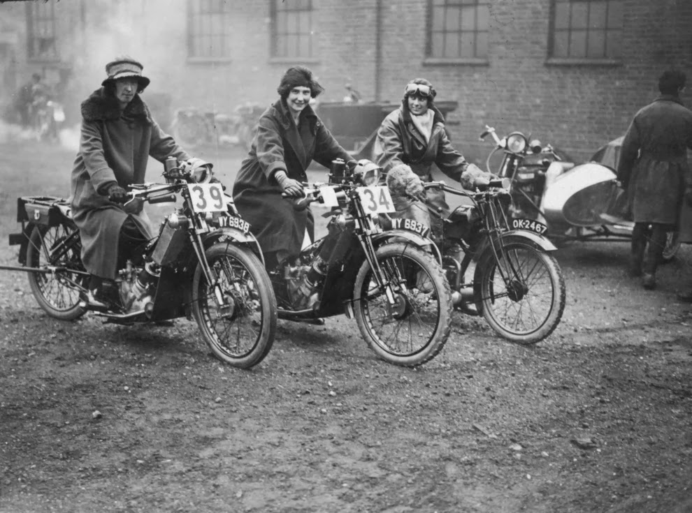 Женщины на мотоциклах