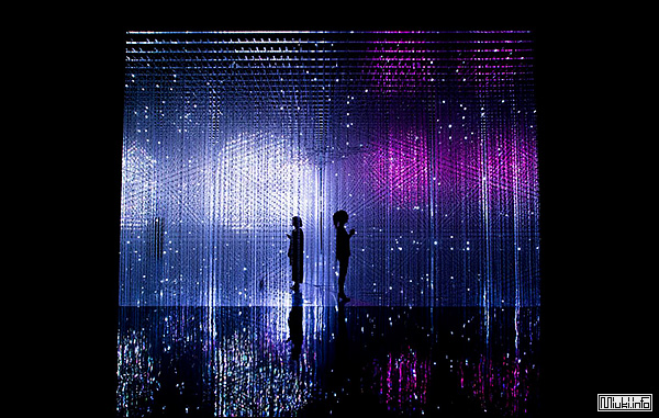 Японская электронная инсталляция Crystal Universe