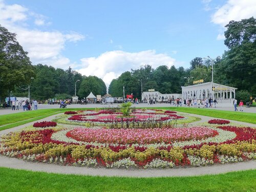 Центральная клумба в парке Сокольники