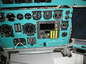 День воздушного флота на аэродроме в Кречевицах - приборы в кабине лётчиков самолёта ИЛ-76МД