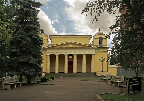 Храм Святого Людовика Французского в Москве.