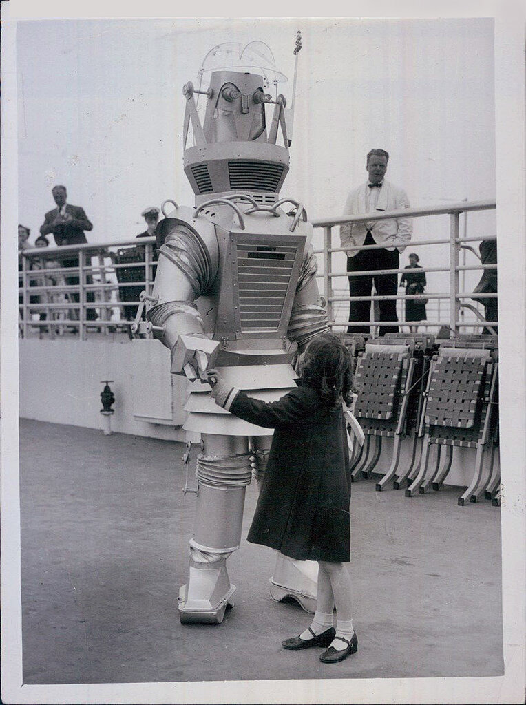 Когда появился первый робот. Первый робот. Самый первый робот. Роботы 20 века. Самый первый робот в мире.