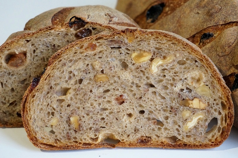 Рецепты хлеба с орехами. Бамбергский Фладен хлеб. Хлеб с грецким орехом. Хлеб с орехами. Немецкий хлеб.
