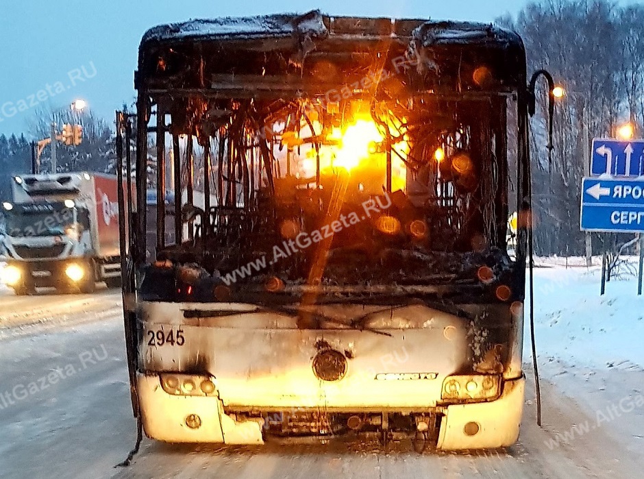Автобусы посад шарапово. В Сергиевом Посаде сгорел автобус. Автобус Сергиев Посад. Сгорел автобус в Сергиевом. Автобус сгорел Мострансавто.