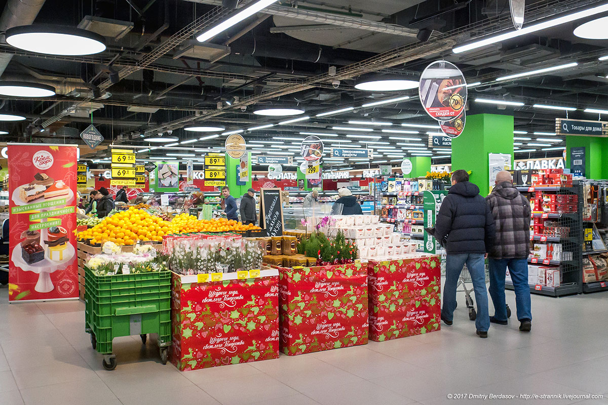 Один день супермаркета Перекресток продукты, товары, покупателей, годности, товар, конца, реализации, очень, уцениваются, больше, месяц, срока, деньги, постоянно, покупать, вечером, будет, покупки, становится, концу