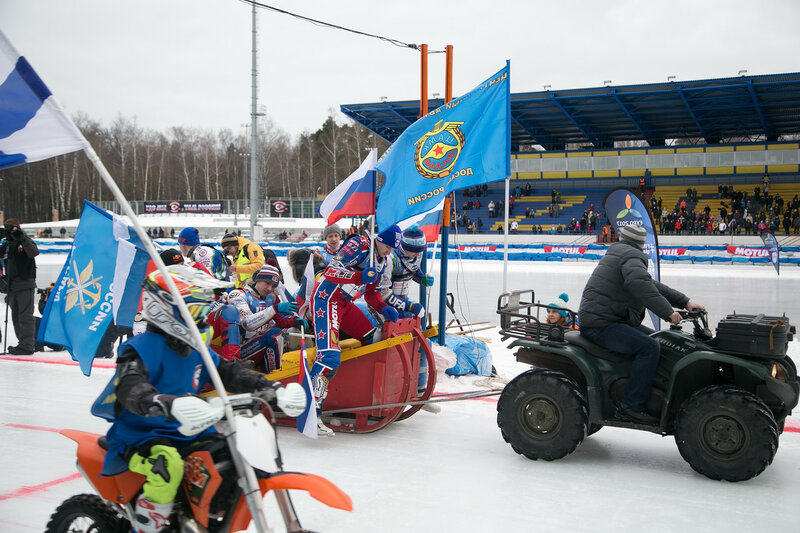 На красногорском стадионе Зоркий проходит Первый финал личного чемпионата мира по мотогонкам на льду