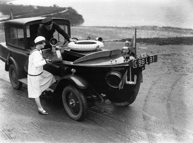 Гибрид автомобиля и моторной лодки от Peugeot, 1925 год.jpg