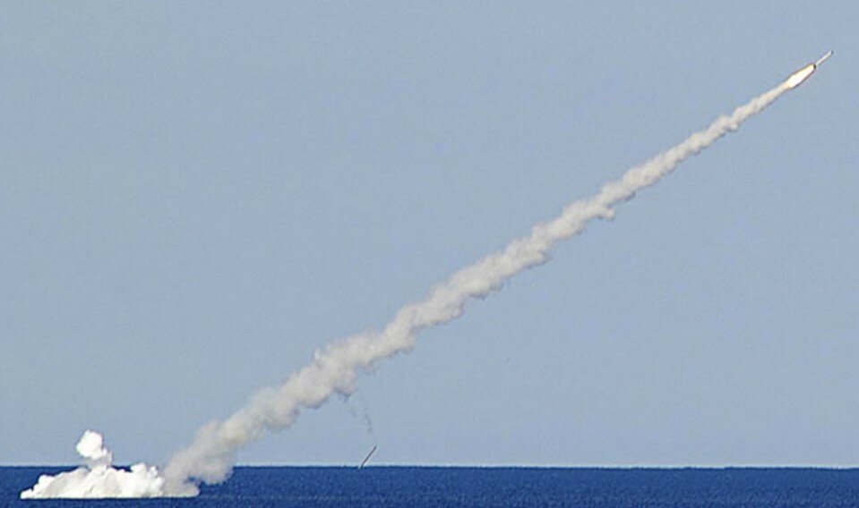 Россия и Запад: Россия нанесла из Средиземного моря удары крылатыми ракетами «Калибр» в окрестностях сирийского города Ракка, столицы запрещенного в России «Исламского государства»