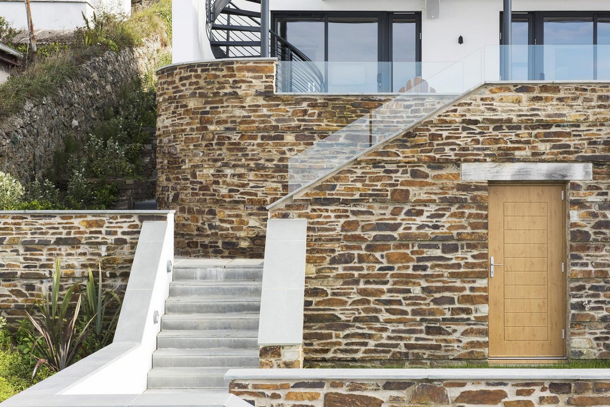 Laurence Associates, залив Whitesands, мыс Cornwall, Gwel-An-Treth, каменный дом фото, фасад частного дома из камня фото, частный дом с видом на море